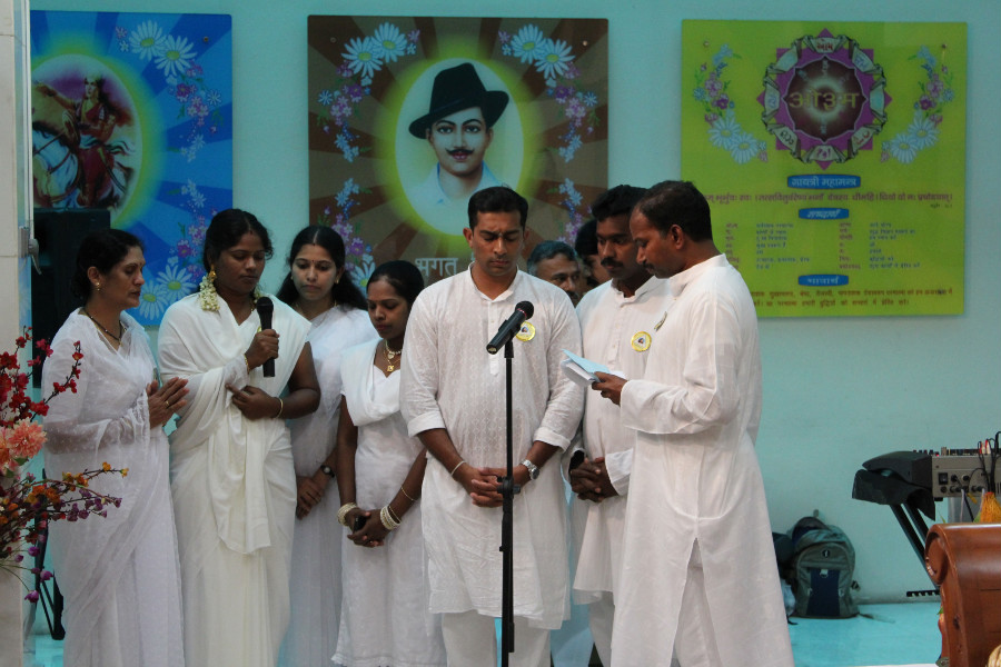 43 Gnana Geetham by Divine Souls